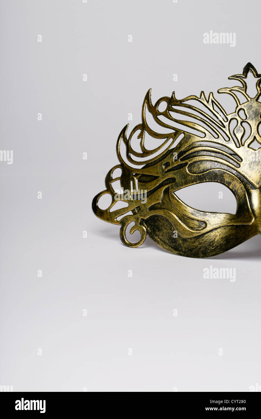 Maschera di carnevale dettaglio isolato su un bianco Foto Stock