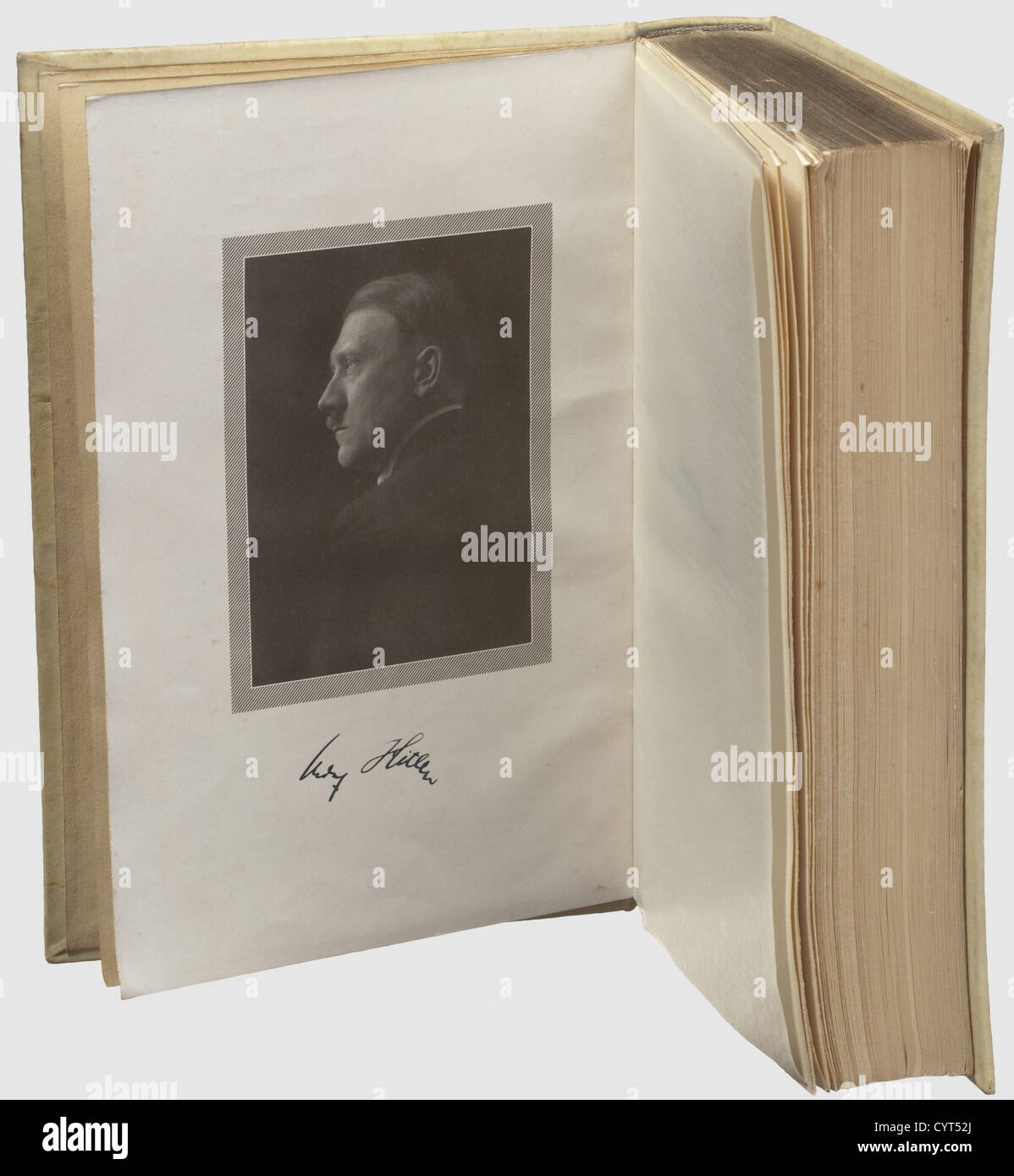 Adolf Hitler - Rudolf Heß,Mein Kampf - prima edizione 17 ottobre 1925 con dedica edizione deluxe a due volumi - un regalo da Hitler a Rudolf Heß, dal 17 ottobre 1925.il primo volume 'Eine Abrechnung'(tr.'A Reckoning'), prima edizione 1925, Verlag Franz eher folger G.m.H.München no.B. Nachleinem scritto con il manoscritto in mano Festungsgefährten Rudolf Heß gewidmet von Adolf Hitler - München den 17 / Oktober 1925'(tr.'Dedicated to my Faithful fellow Rudolf Hess,from Adolf Hitler - Munich 17 ottobre 1925'), The Flyl, Additional-Rights-clearences-not available Foto Stock