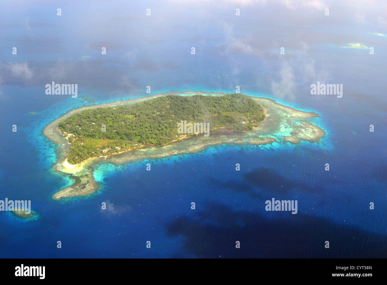 Vista aerea di isola nei pressi di Chuuk, Stati Federati di Micronesia, Pacifico del Nord Foto Stock