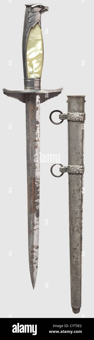 Hubert von Breisky - un diplomatico del Reich tedesco, un diplomatico M 1938 pugnale e immagini ancestrali lama rivestita di ruggine porta logo del produttore di Alcoso.hilt ha pomo placcato argento e quilloni con un aquila di fronte a destra, e madre-di-perla grip scales.The argento-placcato ferro scabarda è anche un po 'arrugginito.lunghezza 40 cm.There è anche un servizio di guerra Croce 1a classe senza spade in versione metallo non ferroso.cinque miniature Biedermeier originali finemente dipinte raffiguranti gli antenati di Freiherr von Breisky.e altri quattro telai con copie di,diritti-aggiuntivi-clearences-non disponibili Foto Stock Hubert von Breisky - un diplomatico del Reich tedesco, un diplomatico M 1938 pugnale e immagini ancestrali lama rivestita di ruggine porta logo del produttore di Alcoso.hilt ha pomo placcato argento e quilloni con un aquila di fronte a destra, e madre-di-perla grip scales.The argento-placcato ferro scabarda è anche un po 'arrugginito.lunghezza 40 cm.There è anche un servizio di guerra Croce 1a classe senza spade in versione metallo non ferroso.cinque miniature Biedermeier originali finemente dipinte raffiguranti gli antenati di Freiherr von Breisky.e altri quattro telai con copie di,diritti-aggiuntivi-clearences-non disponibili Foto Stock