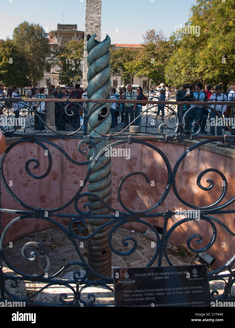 Colonna di serpente in Piazza Sultanahmet Istanbul in Turchia Foto Stock