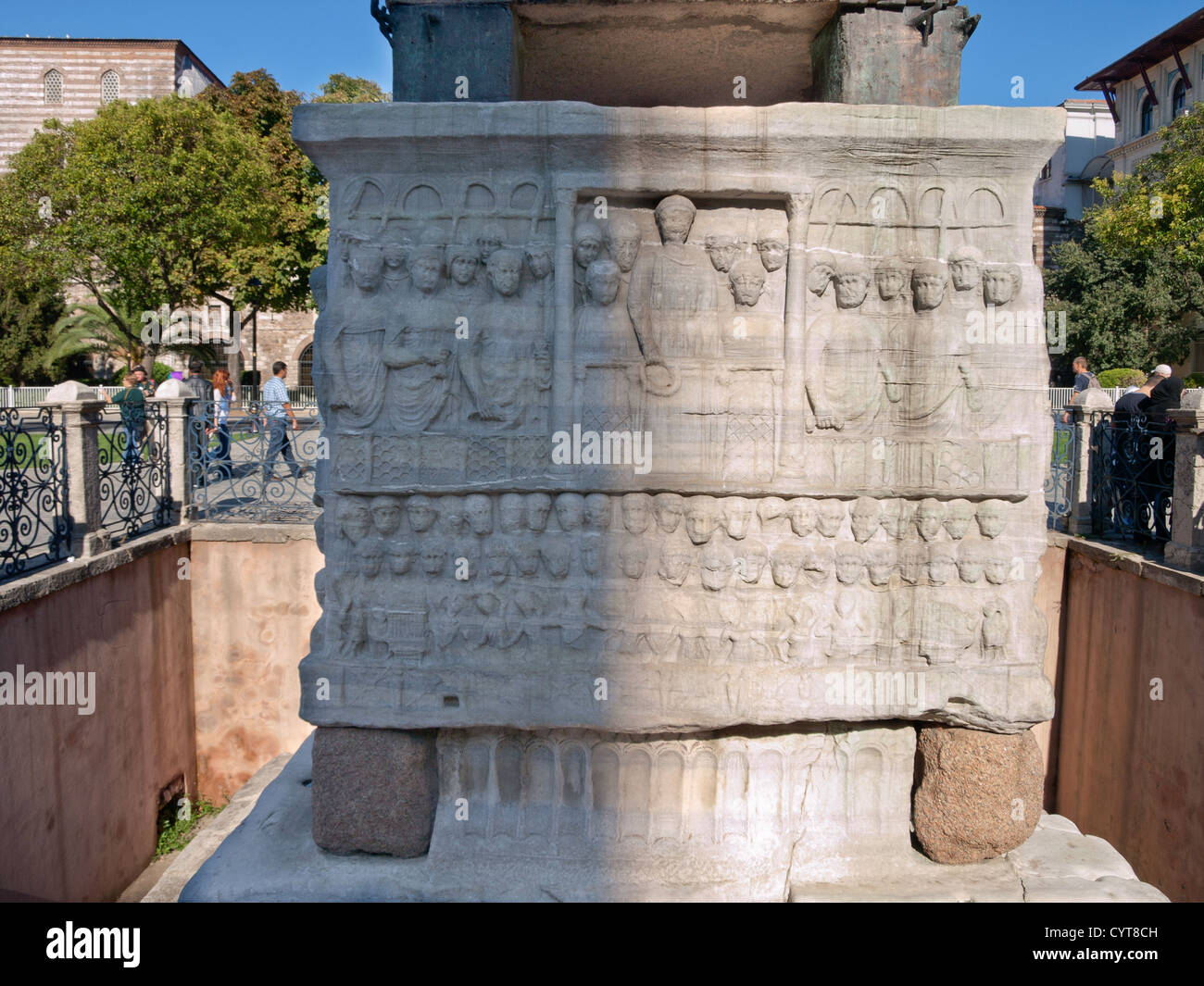 Base dell obelisco di Teodosio in Piazza Sultanahmet Istanbul in Turchia Foto Stock