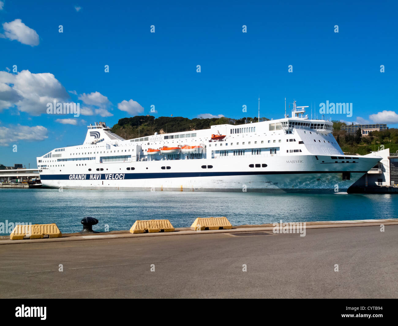 Grandi navi traghetto veloci Majestic costruito nel 1993 nel porto di Porto  di Barcellona Catalonia Spagna Foto stock - Alamy