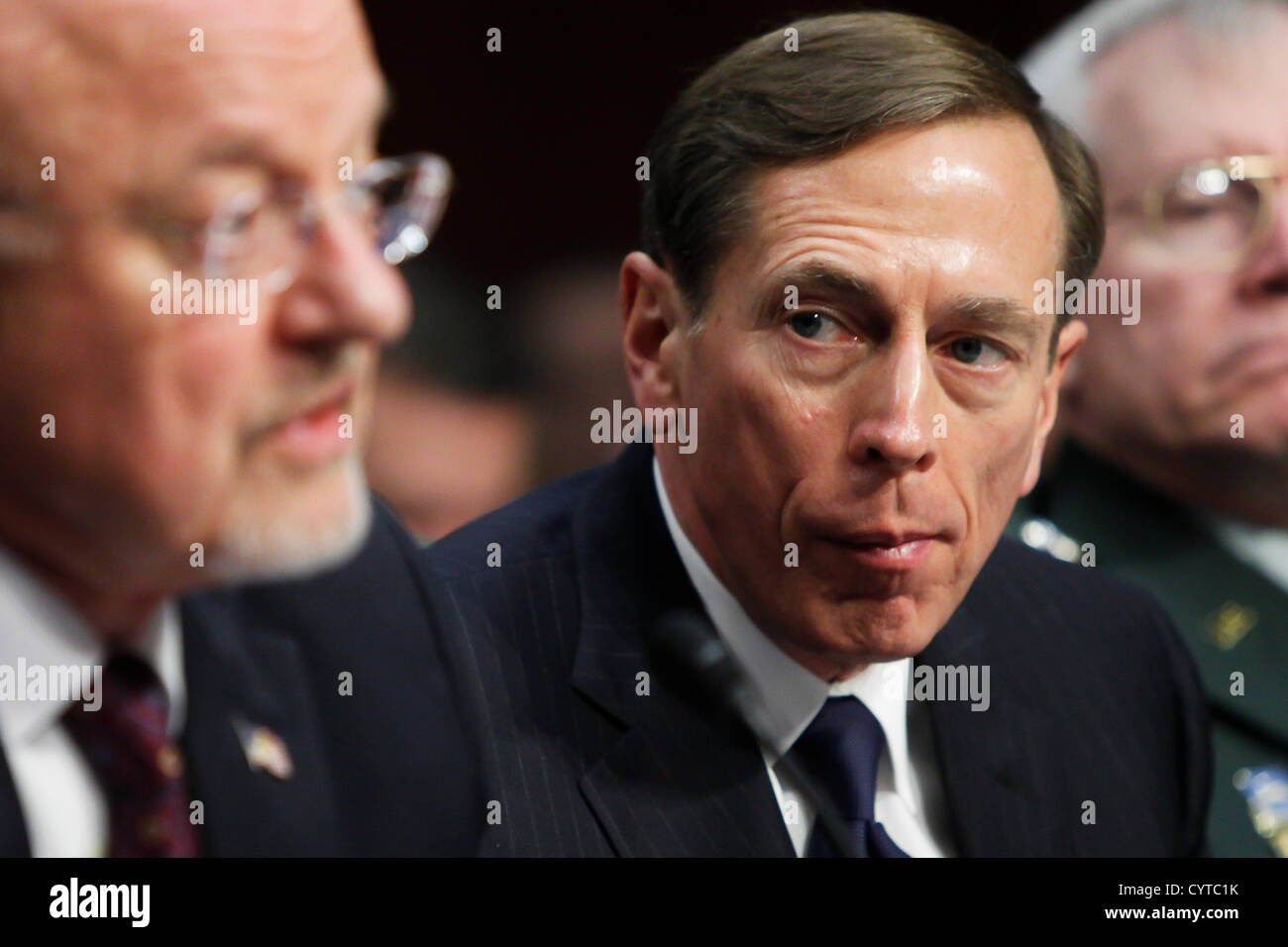 Nov. 9, 2012 - Washington, Distretto di Columbia, Stati Uniti - Il Direttore della CIA David Petraeus ha rassegnato le dimissioni Venerdì, citando un affare extraconiugale. Nella foto: Gennaio 31, 2012 - Washington D.C, U.S. - Il Direttore della CIA David Petraeus testimonia davanti al Senato Intelligence audizione del Comitato su ''World Wide minacce". (Credito Immagine: © James Berglie/ZUMAPRESS.com) Foto Stock