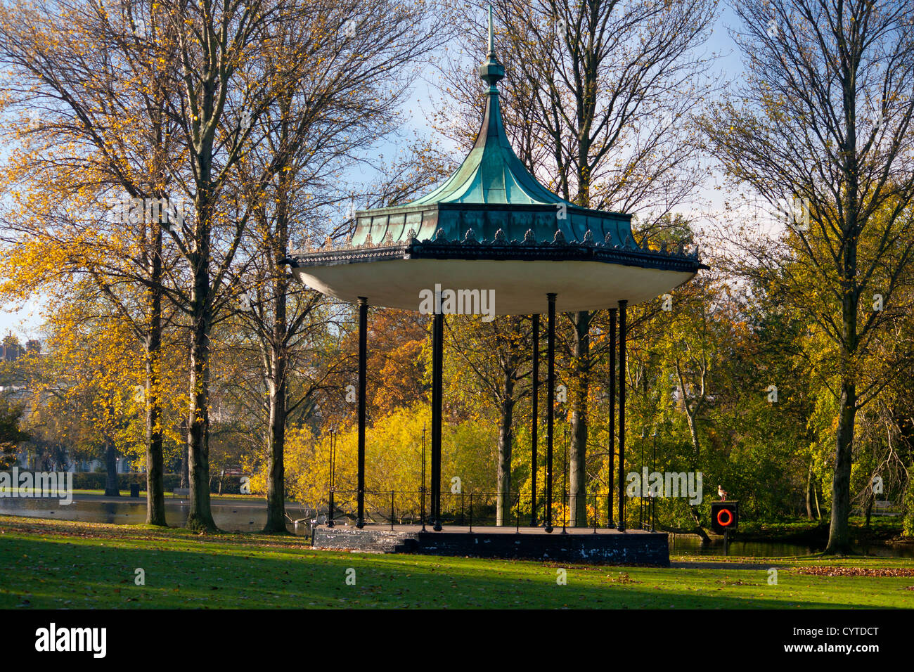 Bandstand presso il Regent's Park in autunno Londra Inghilterra REGNO UNITO Foto Stock