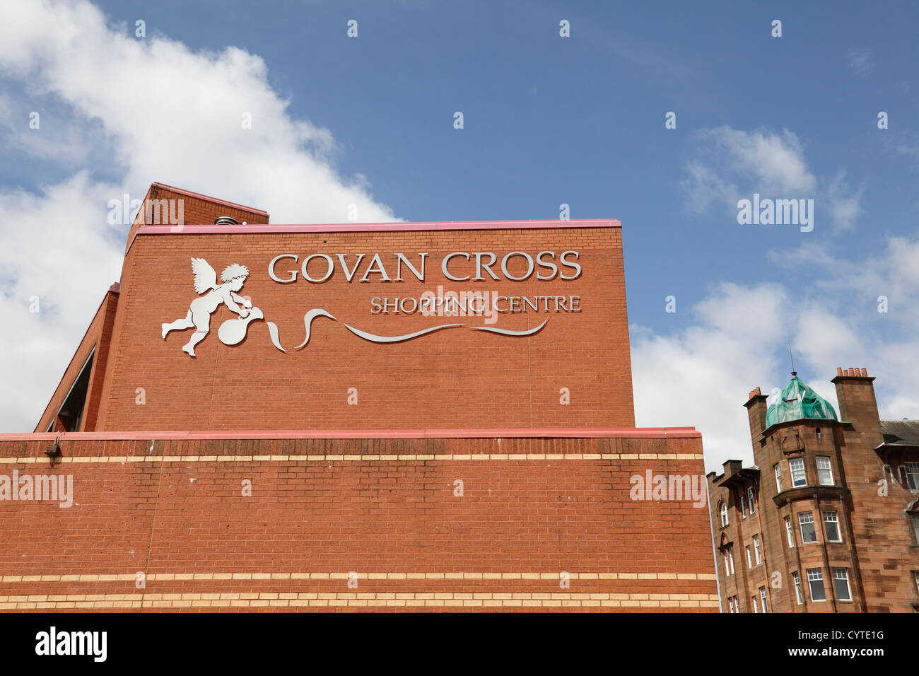 Govan Cross Shopping Centre sign in Glasgow, Scotland, Regno Unito Foto Stock