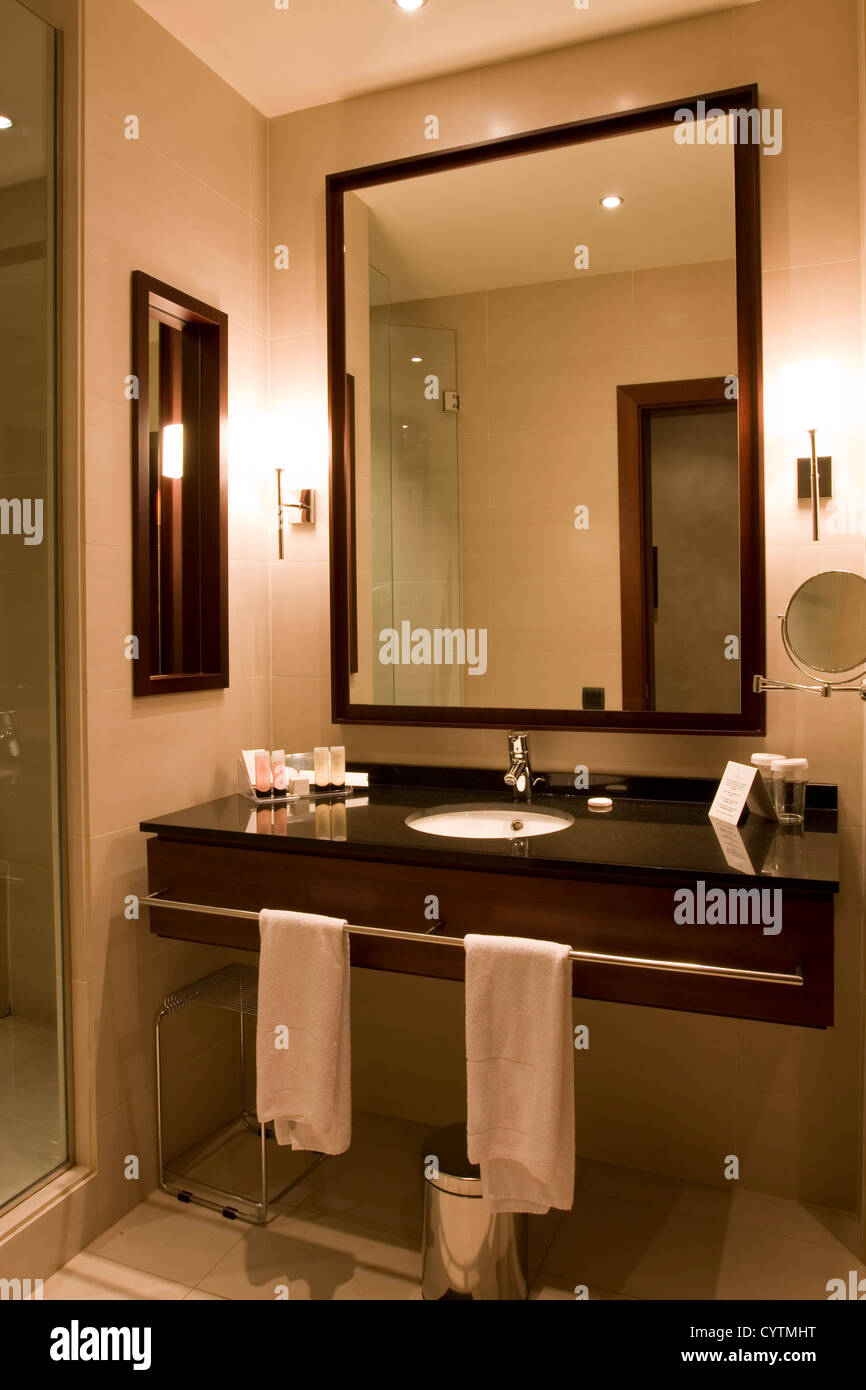 Elegante 5 stelle hotel o appartamento bagno di lusso Foto stock - Alamy