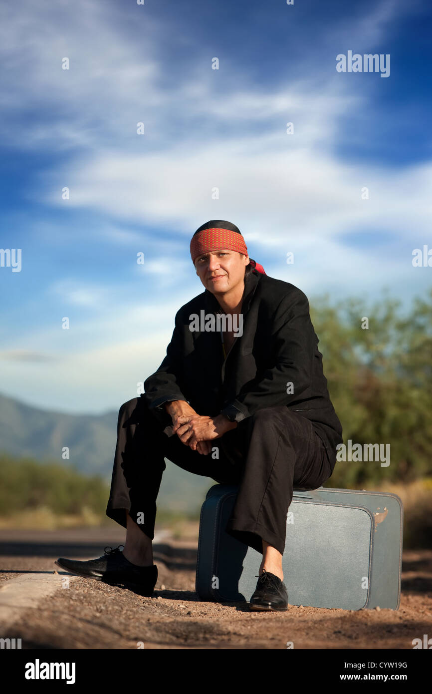 Bel uomo indigeni dal lato della strada Foto Stock