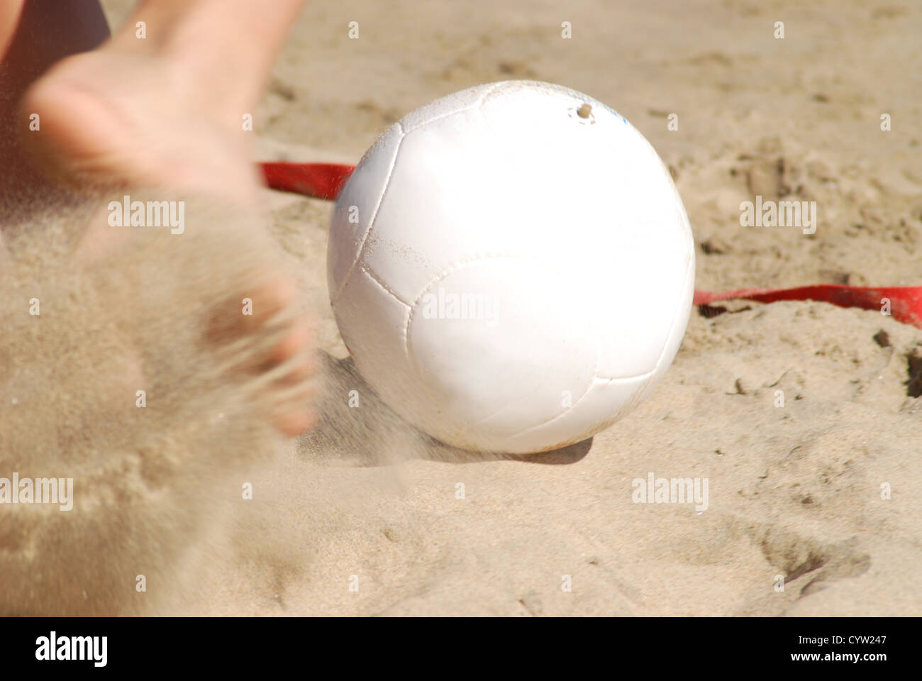 Il calcio sulla spiaggia Foto Stock