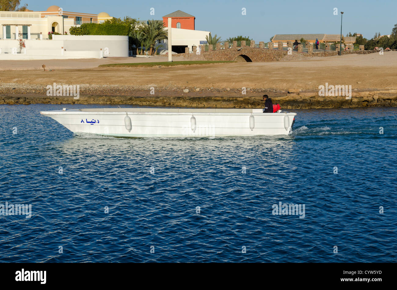 Boat Lagoon fiume canale gondola motore mare El Gouna Foto Stock