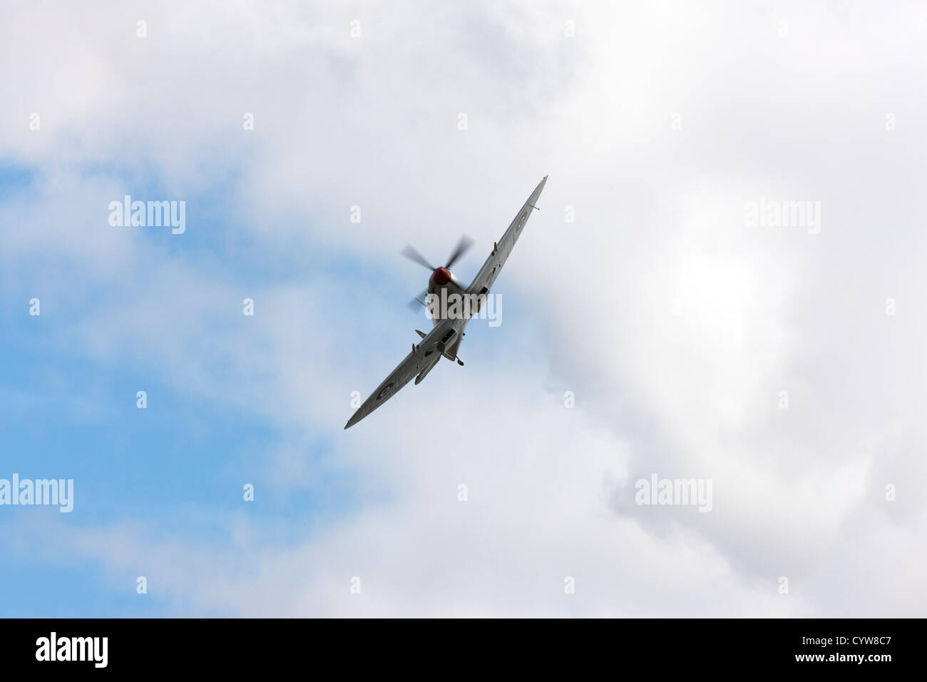 Vickers Supermarine Spitfire LF9C MK356 Q-UF in volo a Breigthon Airfield Foto Stock