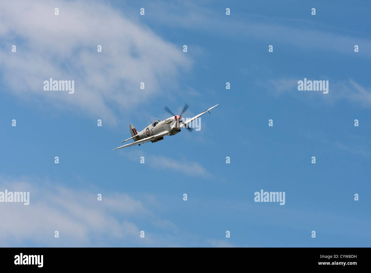 Vickers Supermarine Spitfire LF9C MK356 Q-UF in volo a Breighton Airfield Foto Stock