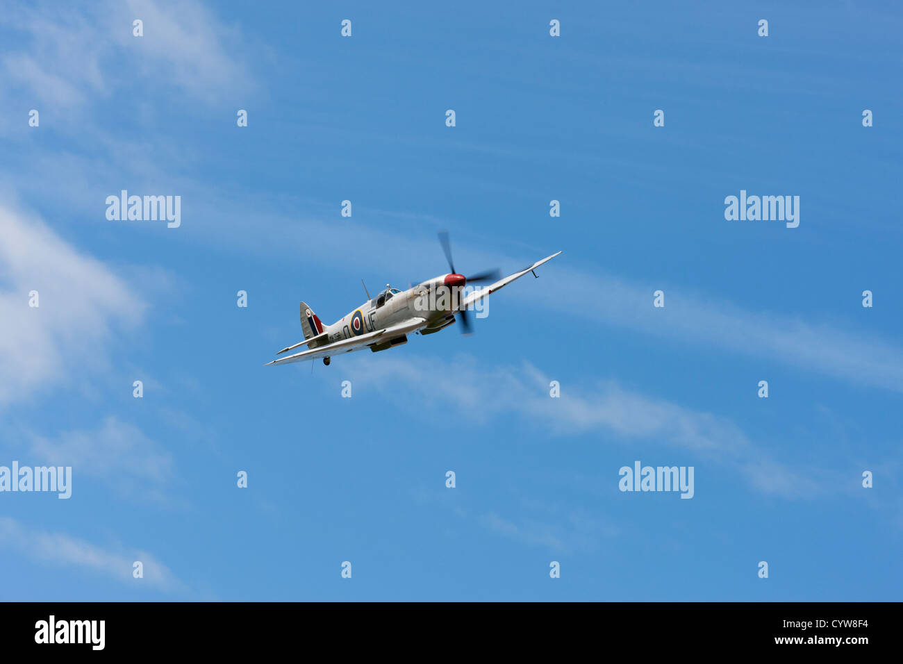 Vickers Supermarine Spitfire LF9C MK356 Q-UF in volo a Breighton Airfield Foto Stock