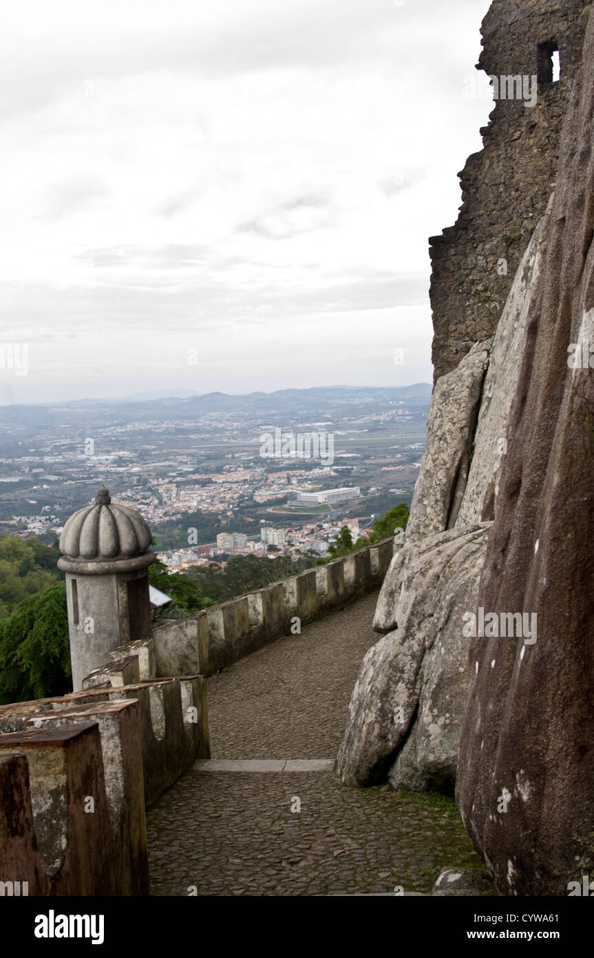La terrazza a piedi intorno al Palazzo Pena Sintra Portogallo Foto Stock