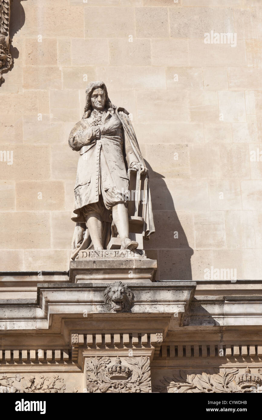 Statua di Denis Papin (1647 - 1714), fisico francese, matematico e inventore Foto Stock