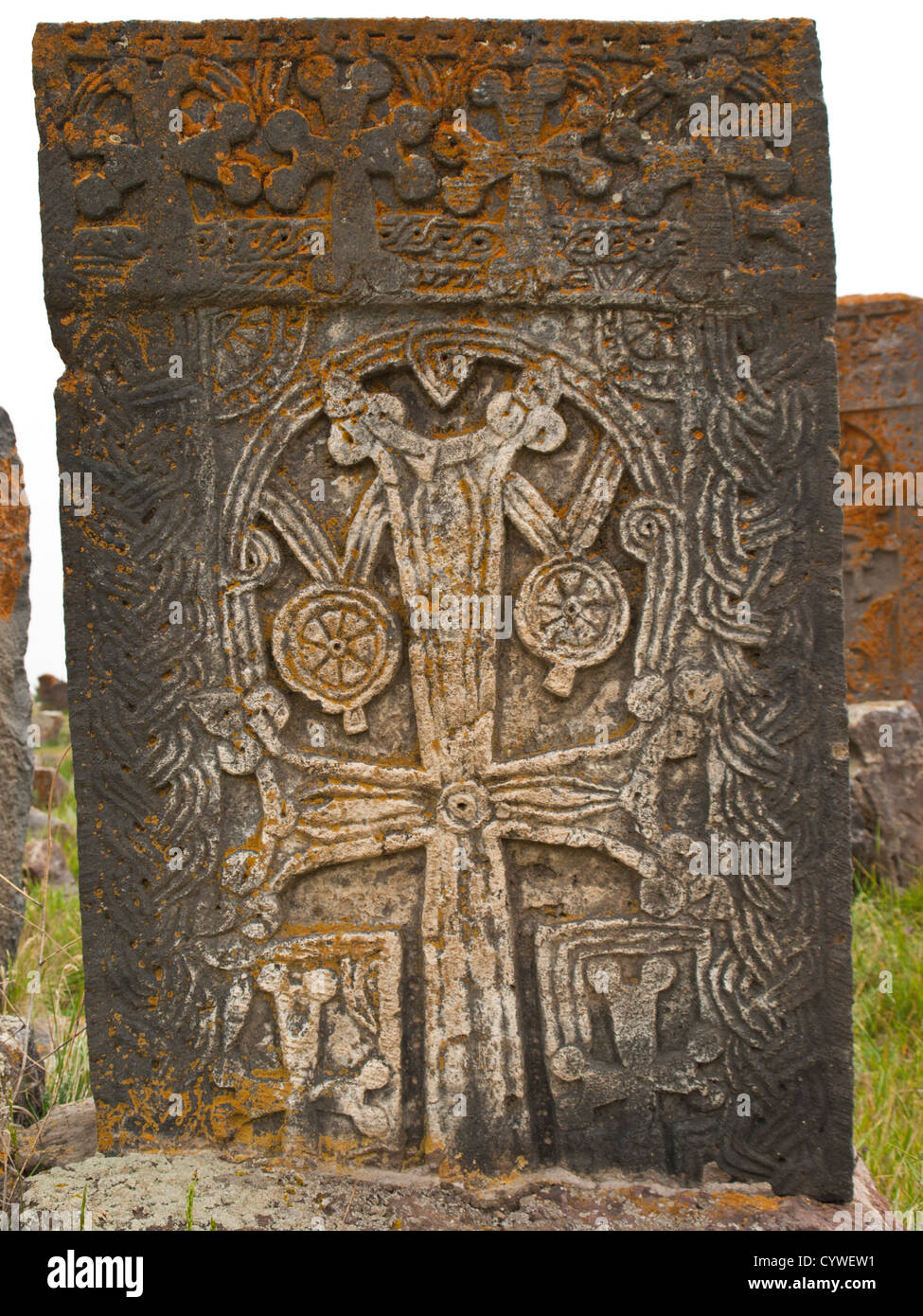 Khatchkar (cross-pietra) nel campo Noratus Foto Stock