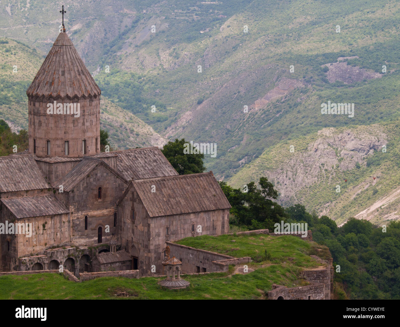 Monastero di Tatev oltre la scogliera Foto Stock