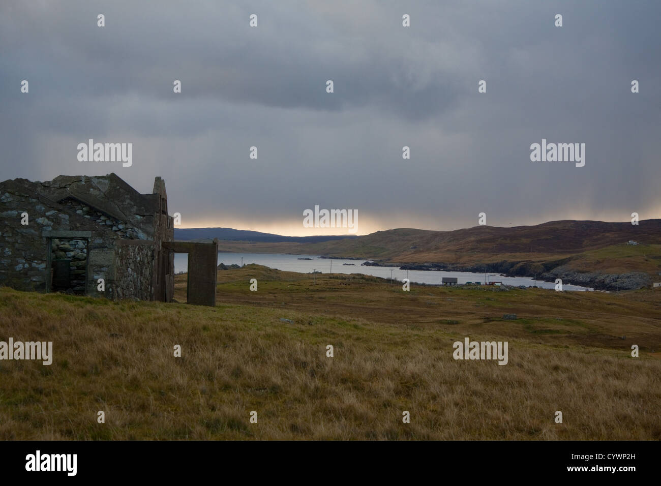 Il triste rimane di una rovina croft e casa a sud di Nesting, Isole Shetland Foto Stock