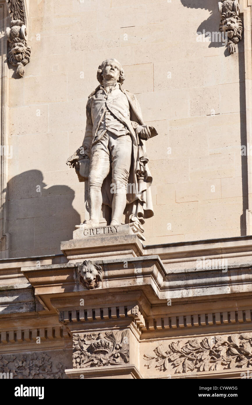 Statua di André Ernest modeste Grétry (1741 - 1813), compositore francese di fumetto di opere liriche, Cour Napolean, Museo del Louvre, Parigi Foto Stock