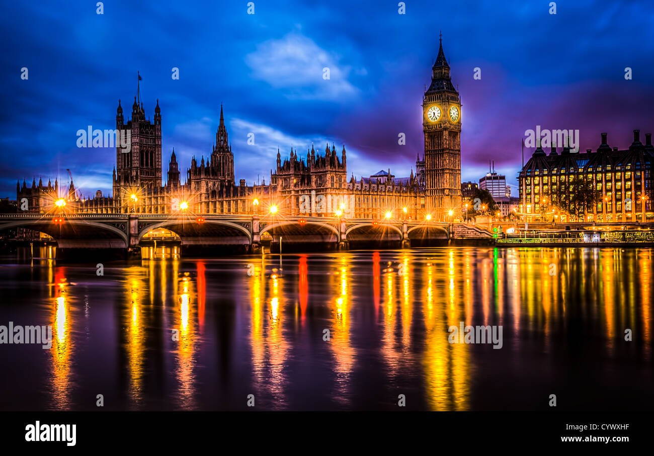 Westminster Bridge e le case del parlamento hdr Foto Stock