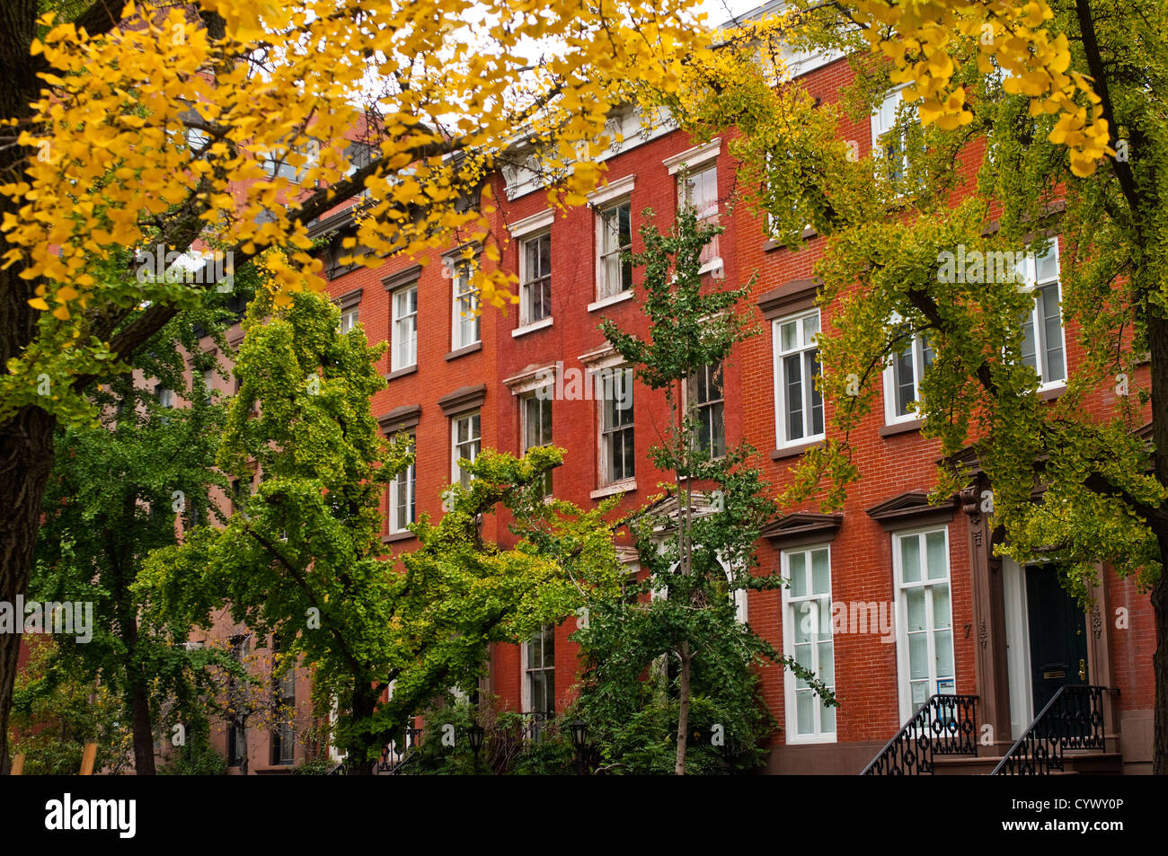 New York, NY - 28 Ott 2012 greco e rinascimentale in stile Revival row case nel Greenwich Village Foto Stock