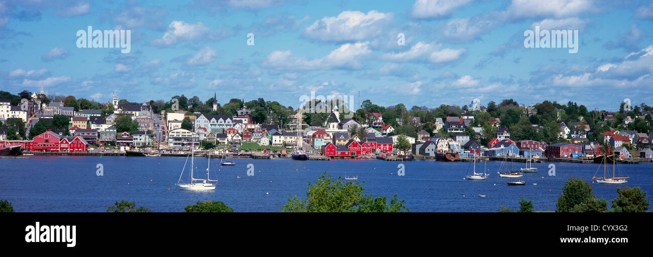 Il Vecchio Lunenburg, un sito Patrimonio Mondiale dell'UNESCO, Nova Scotia, Canada - Lunenburg porto storico & Waterfront - Vista panoramica Foto Stock