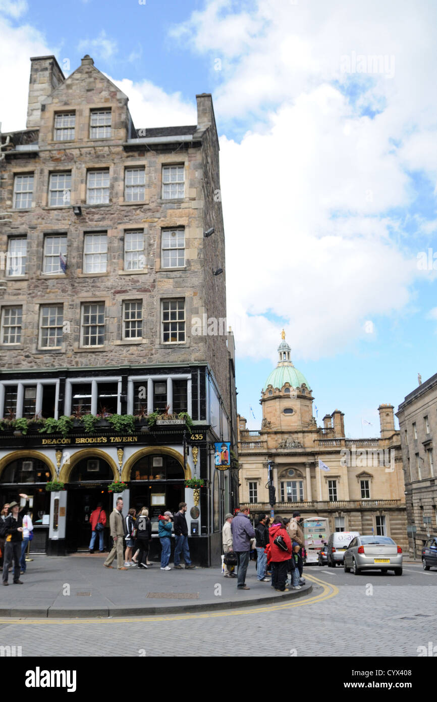 Un tipico souvenir shop in Edinburgh Foto Stock