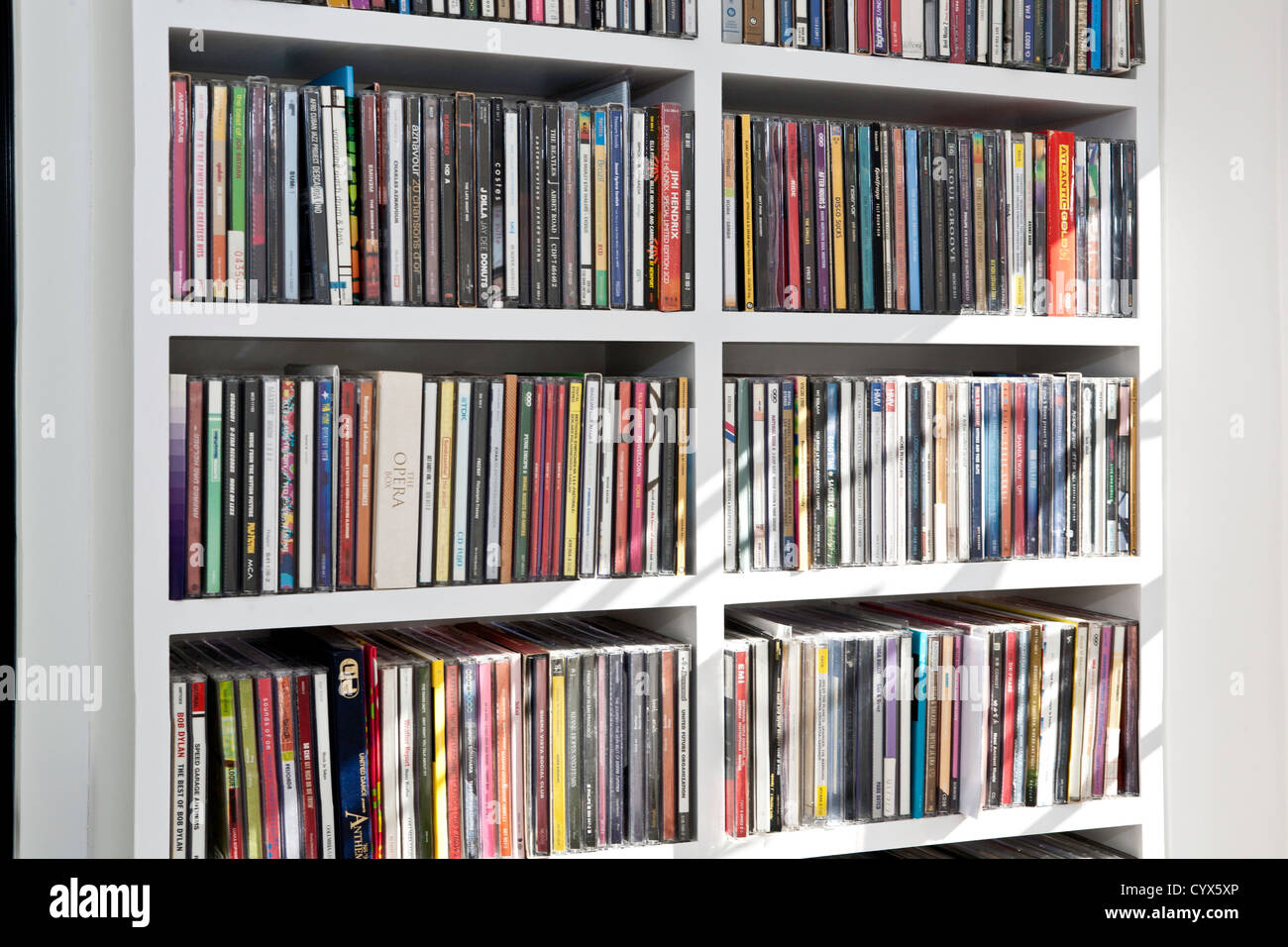 Scaffali di CD Foto Stock