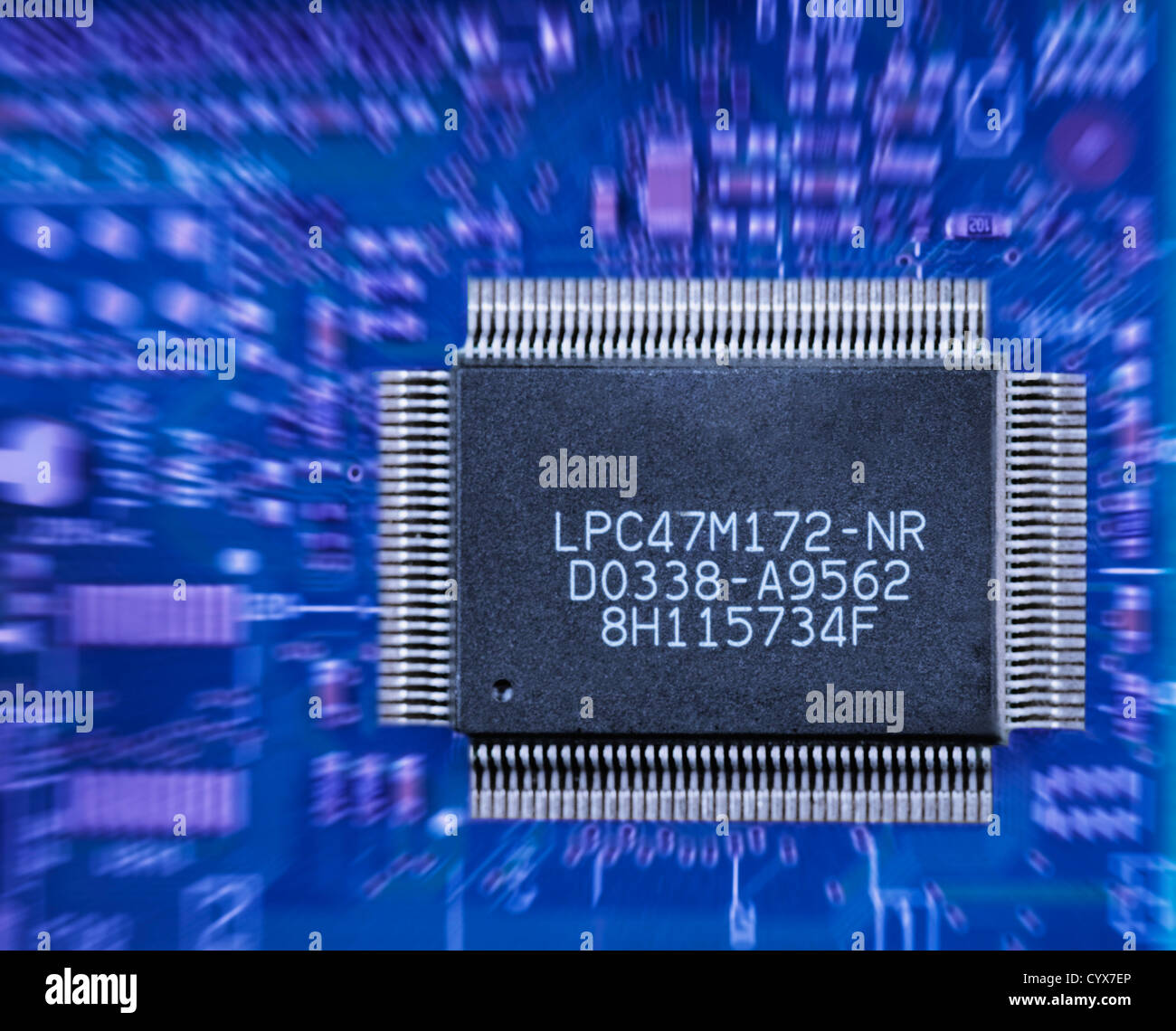 Close-up di un chip per computer su una scheda di circuito Foto Stock
