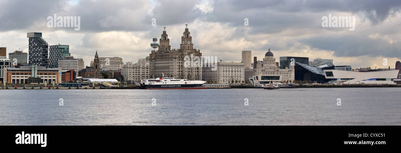 Liverpool City acqua skyline anteriore Foto Stock