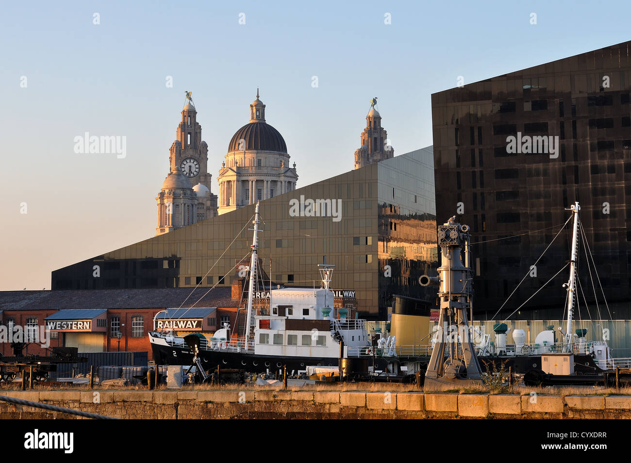 Liverpool City Liver Building al tramonto Foto Stock