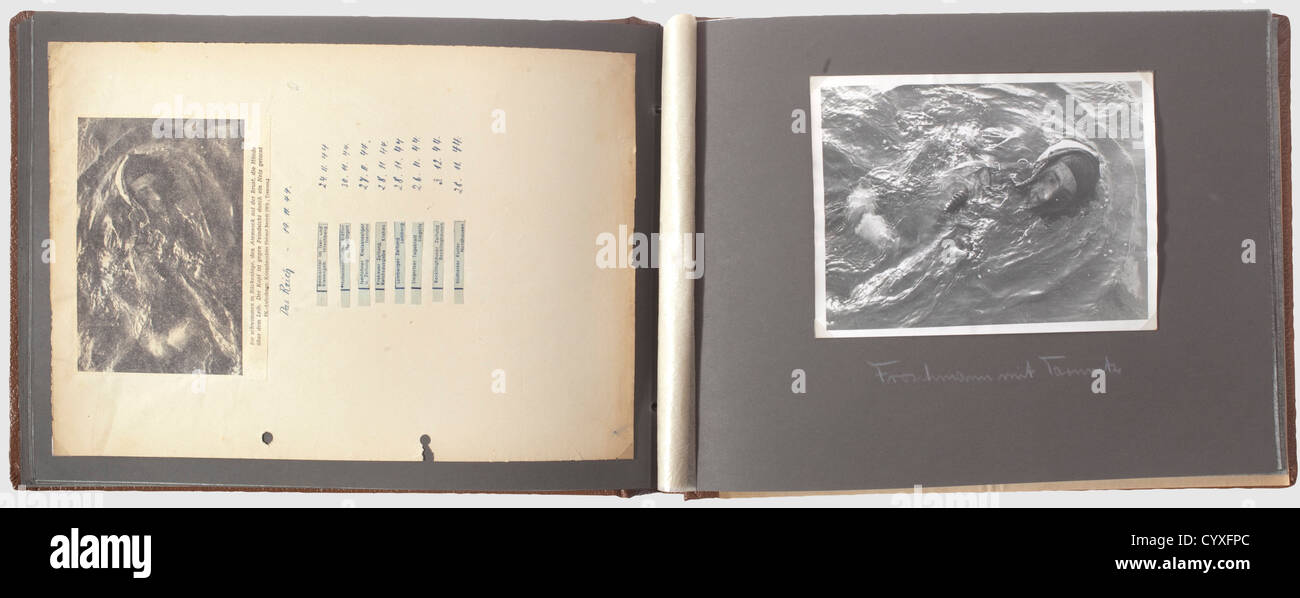 Un album fotografico per un nuotatore UDT Wehrmacht, le piccole forze di combattimento navali comandano un album fotografico inscritto dell'addestramento e dell'impiego del nuotatore tedesco UDT nella seconda guerra mondiale.ventisei foto originali di grande formato (13 x 18 cm) incise sulle spalle, scattate dal famoso giornalista di guerra 'Helmut Berndt'.viene fornito con quindici giornali Tagli da 1944 di fotografie pubblicate al tempo.estremamente rari come copie non sono state liberate.eccezionale materiale fotografico per la formazione e l'occupazione di tedesco UDT nuotatore, storico,storico,persone,anni trenta,20 ° centur,diritti aggiuntivi-clearences-non disponibile Foto Stock