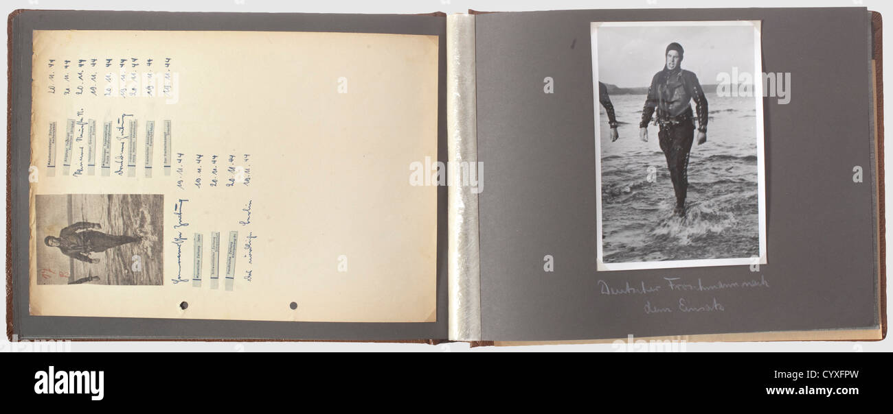 Un album fotografico per un nuotatore UDT Wehrmacht, le piccole forze di combattimento navali comandano un album fotografico inscritto dell'addestramento e dell'impiego del nuotatore tedesco UDT nella seconda guerra mondiale.ventisei foto originali di grande formato (13 x 18 cm) incise sulle spalle, scattate dal famoso giornalista di guerra 'Helmut Berndt'.viene fornito con quindici giornali Tagli da 1944 di fotografie pubblicate al tempo.estremamente rari come copie non sono state liberate.eccezionale materiale fotografico per la formazione e l'occupazione di tedesco UDT nuotatore, storico,storico,persone,anni trenta,20 ° centur,diritti aggiuntivi-clearences-non disponibile Foto Stock