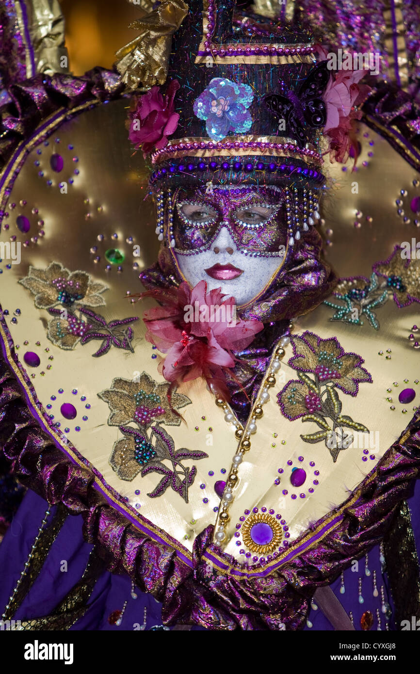 Viola costume di carnevale di Venezia Foto stock - Alamy