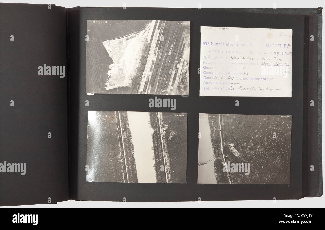 Due album fotografici dei corpi aerei italiani, prima guerra mondiale,  1916/ 1917/ 1918 album fotografici di grandi dimensioni con 136 e 138  scatti aerei, prevalentemente in formato 12 x 17 cm per