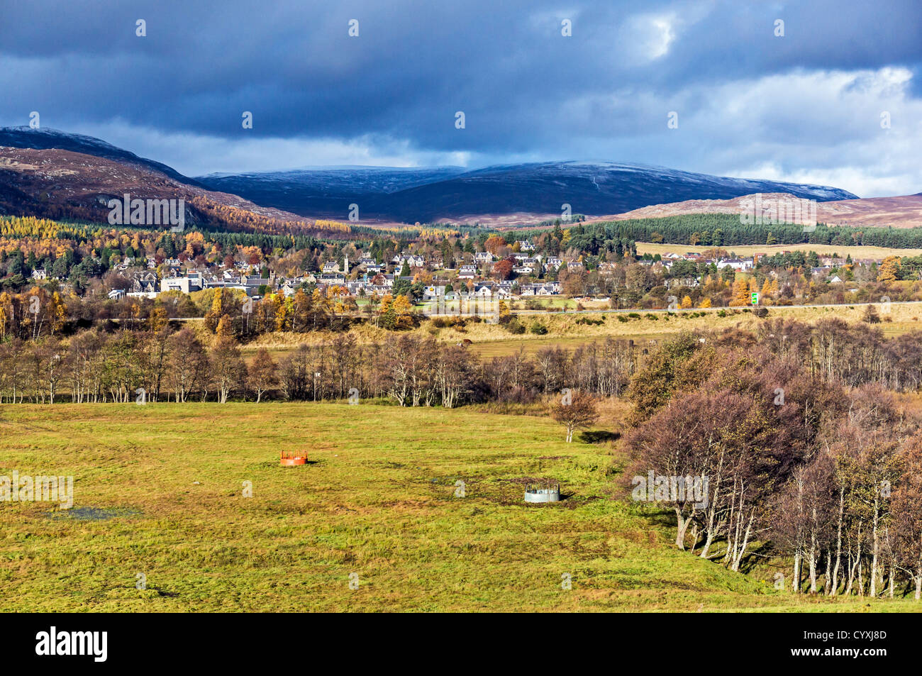 Kingussie in Highland scozzesi pollice marche vista da B970 road vicino al villaggio di pollice Foto Stock