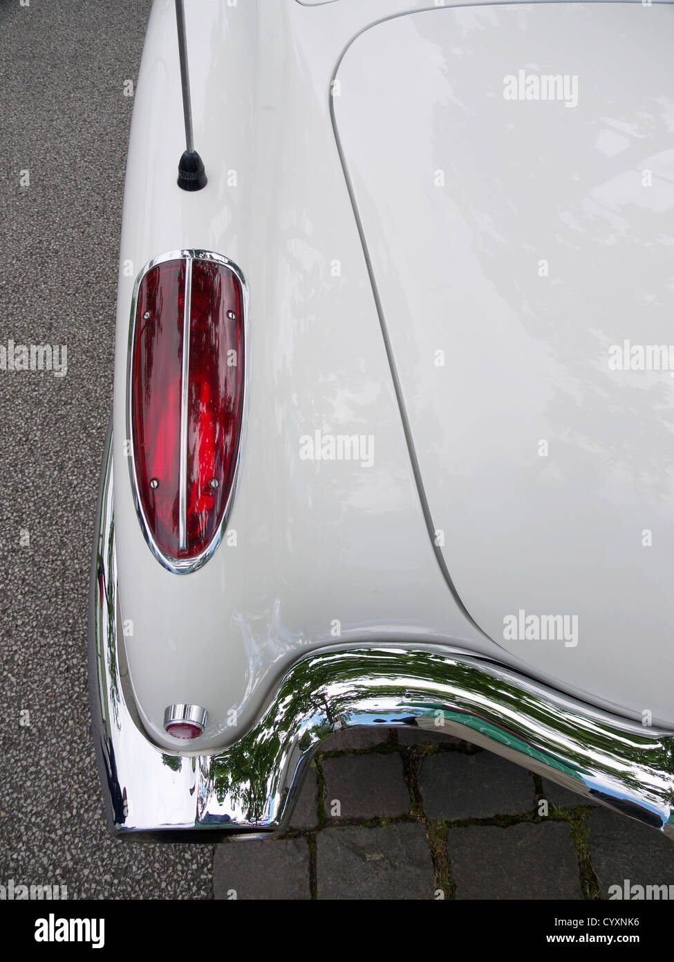 Luce di posizione posteriore del bianco American Chevrolet Corvette veterano auto Foto Stock