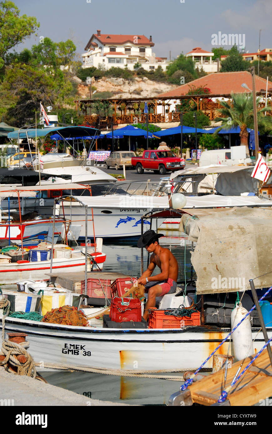 Cipro del Nord. Barche da pesca in Bogaz (Bogazi) porto sulla penisola di Karpas. 2009. Foto Stock