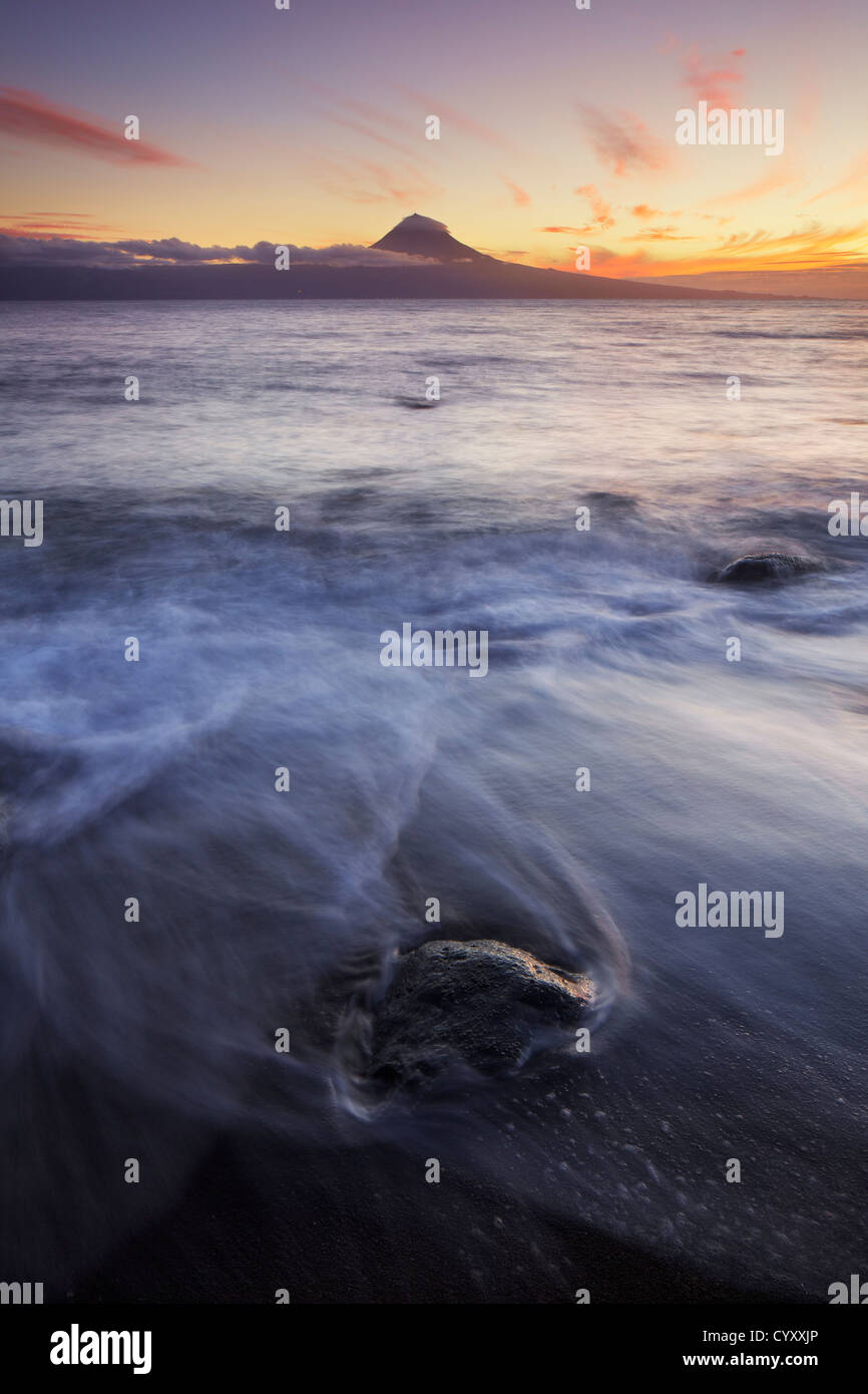 Tramonto nella costa sud di São Jorge Island - Azzorre Foto Stock