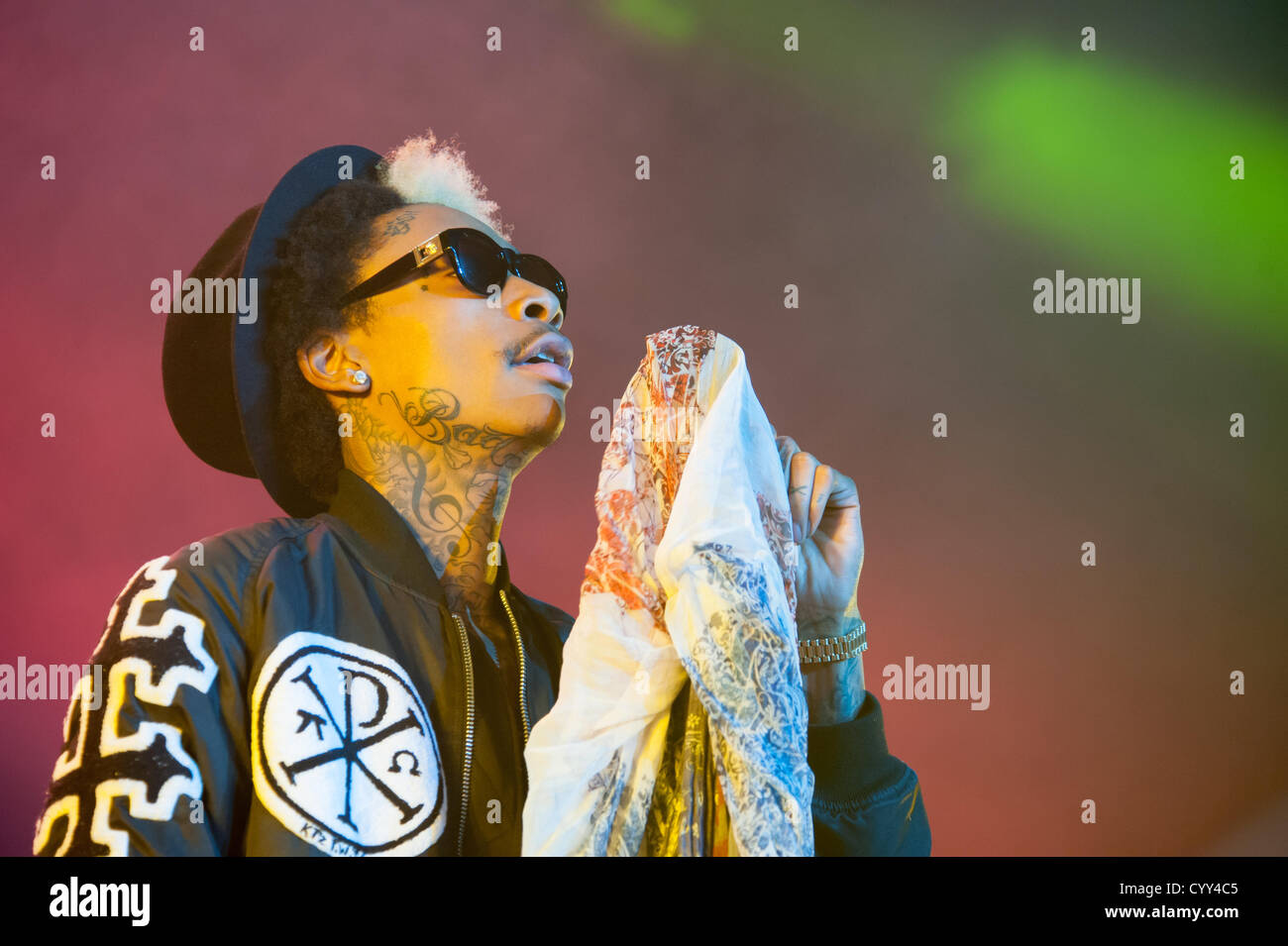 SACRAMENTO, CA - 11 novembre: Wiz Khalifa esegue nel suo 2050 World Tour al Sleep Train Arena sul Novembre 11, 2012 a Sacramento, in California. Foto Stock