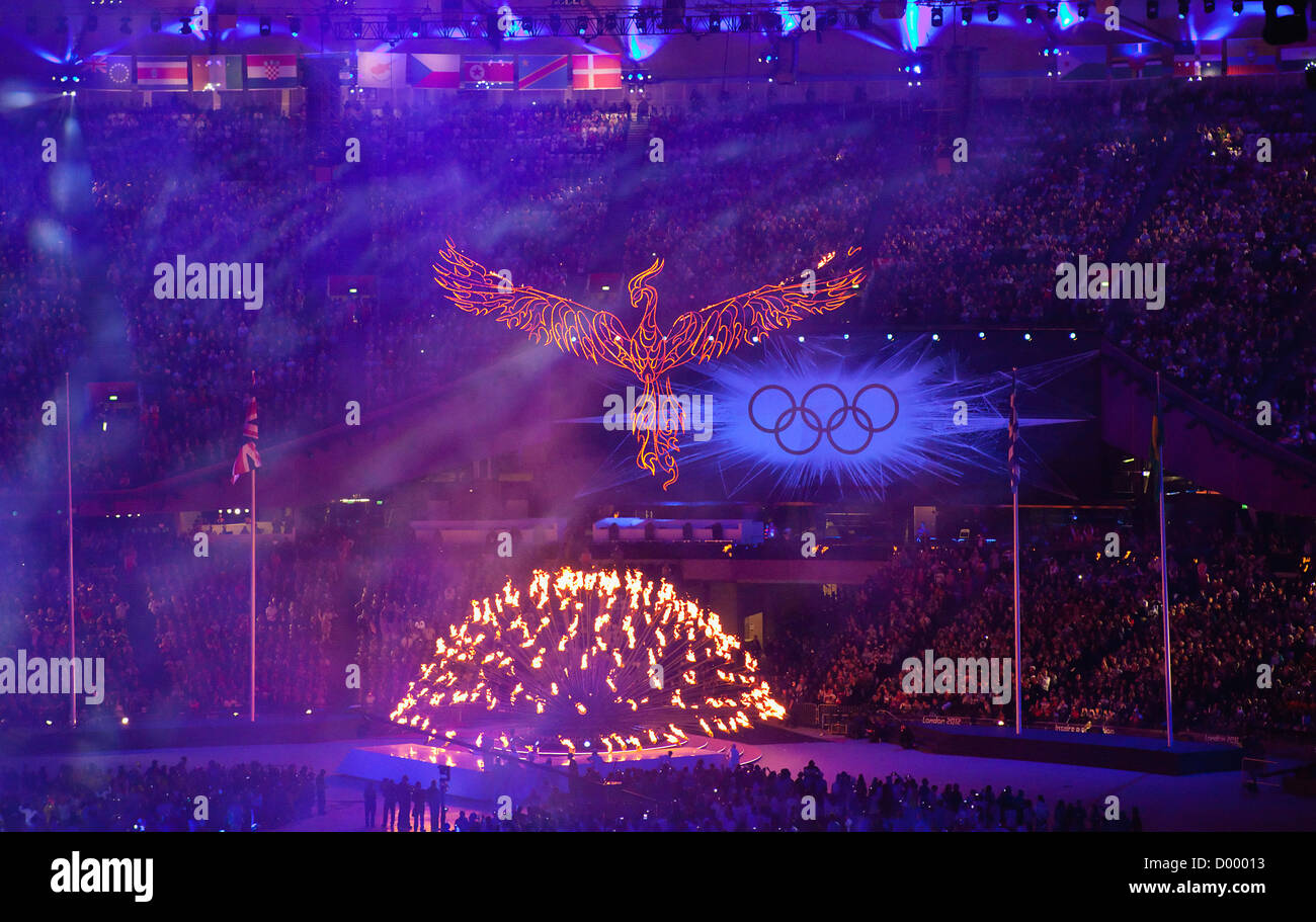 Inghilterra, Londra, Stratford, giochi olimpici cerimonia di chiusura con la fiamma e Phoenix. Foto Stock