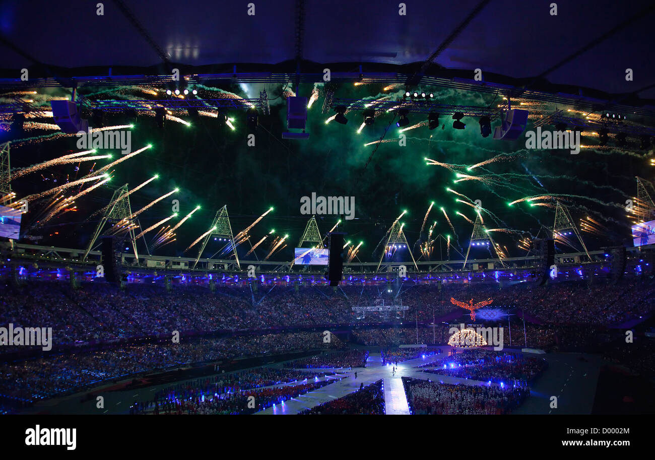 Inghilterra, Londra, Stratford, giochi olimpici cerimonia di chiusura con spettacolo pirotecnico in stadium. Foto Stock