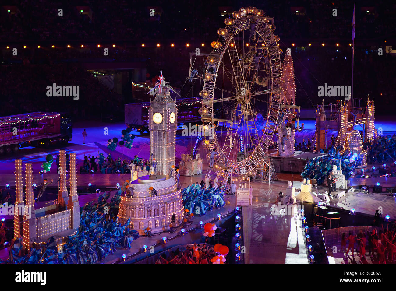 Inghilterra, Londra, Stratford, giochi olimpici cerimonia di chiusura la visualizzazione in stadium. Foto Stock
