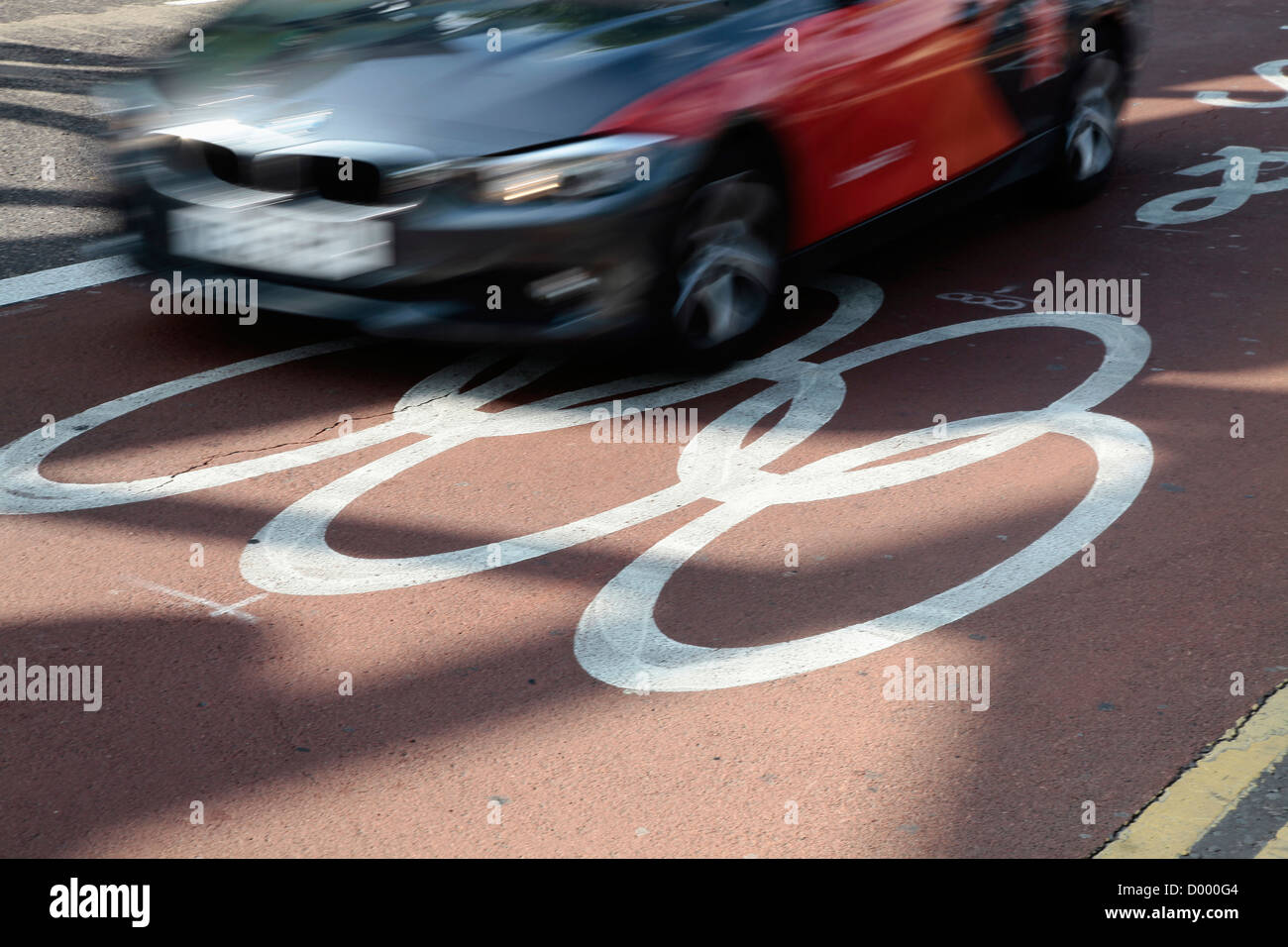 Stratford Giochi Olimpici Lane marcato sulla strada Auto Automobile Automóvil Automotive Isole Britanniche auto automobili Gran Bretagna Londres Foto Stock