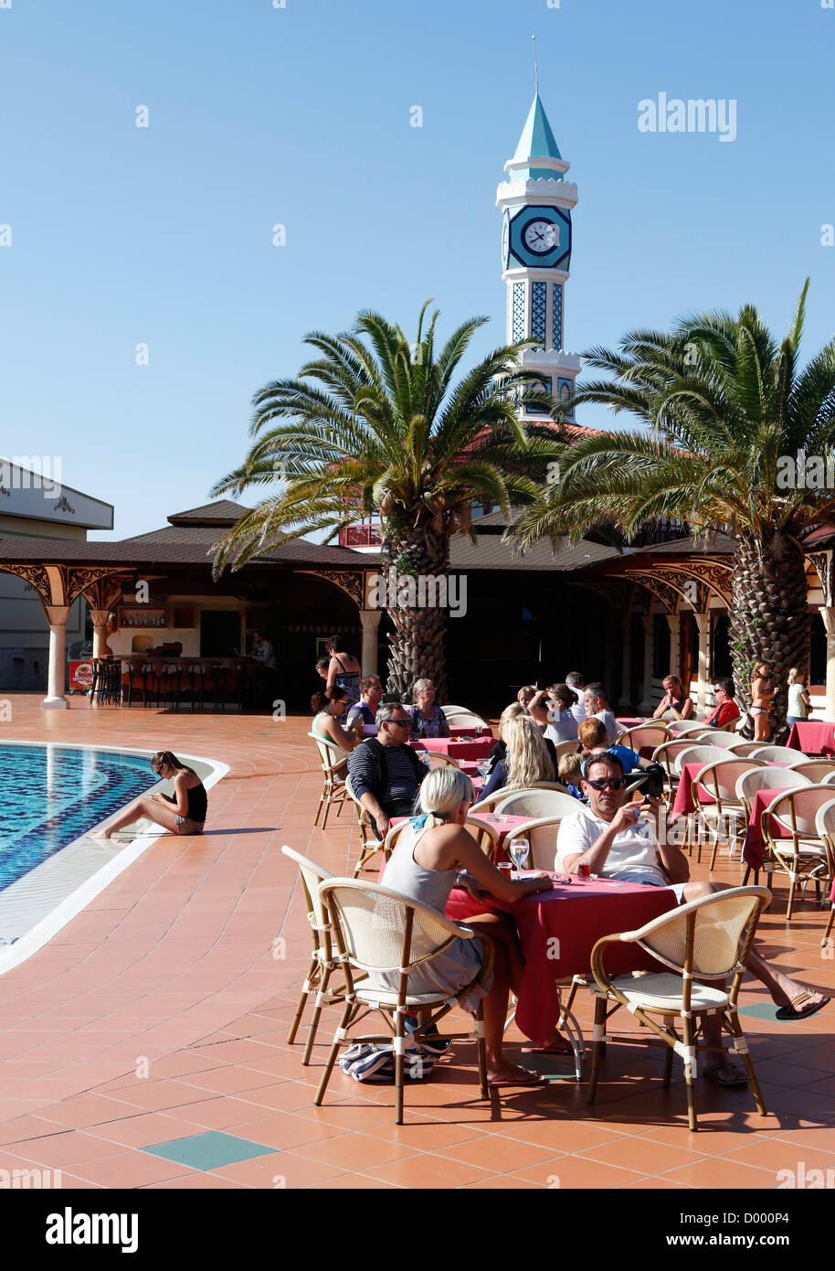 Persone presso la piscina,Hotel Club Ali Bey Manavgat,Antalya, Turchia. Foto Stock