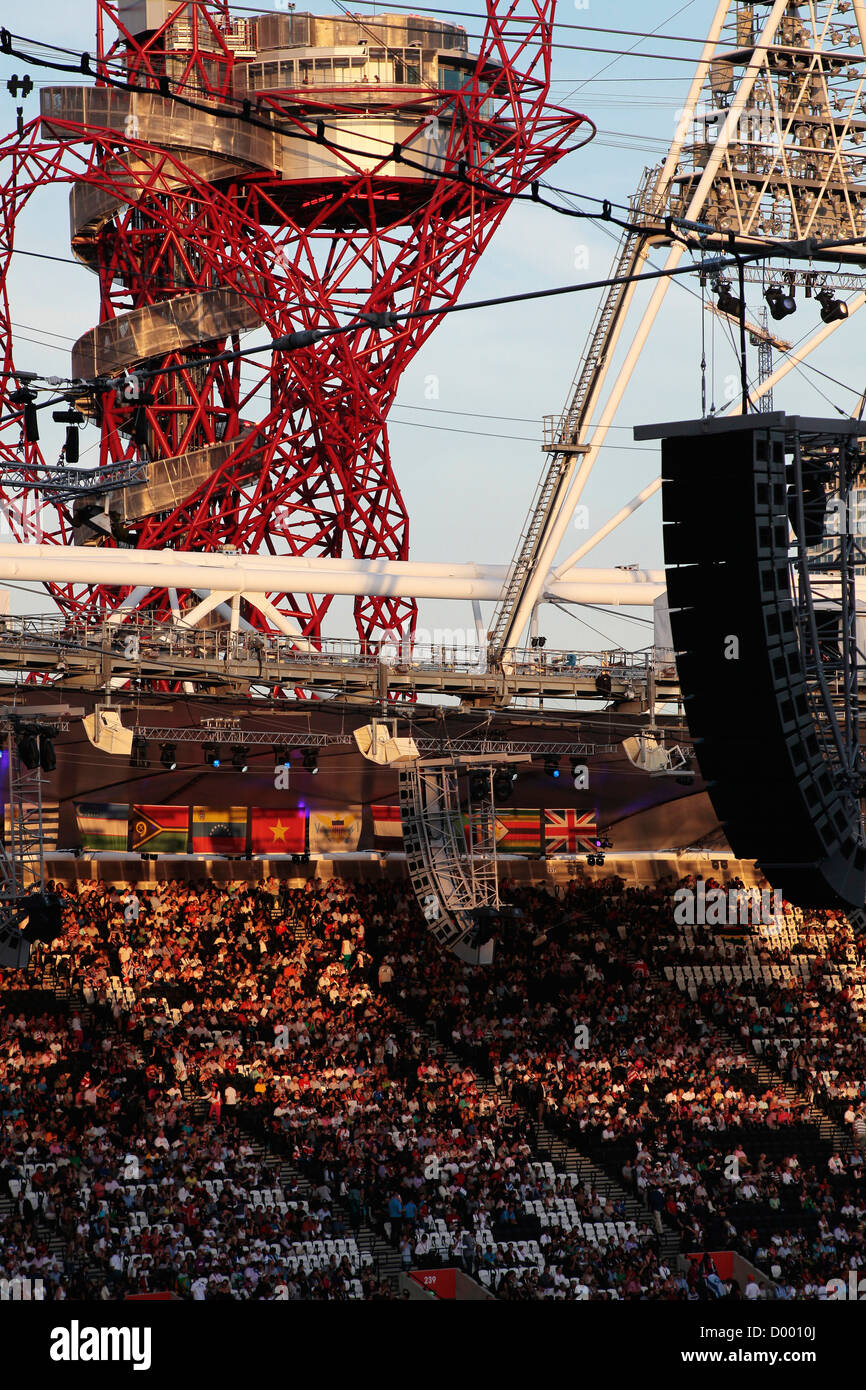 Stratford Olympic Park dettaglio della messa in orbita di Anish Kapoor visto dal di dentro lo stadio Isole Britanniche Gran Bretagna Londres Foto Stock