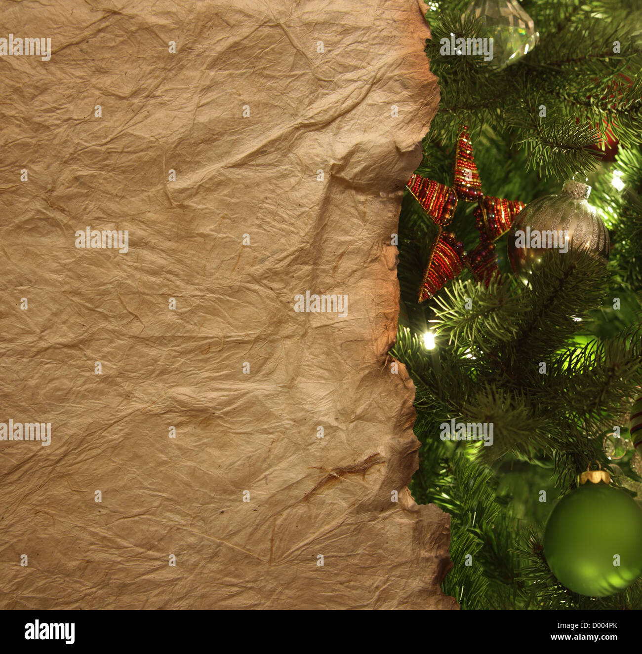 Vecchia carta pergamena con sfondo di Natale Foto stock - Alamy