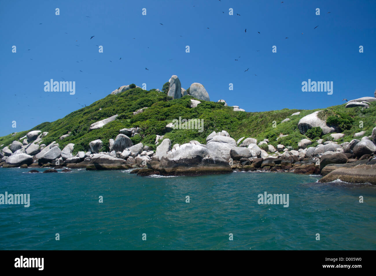 Castilho island south shore os stato di São Paulo, Brasile. Parte della stazione di ecologic area protetta ESEC Tupiniquins. Foto Stock