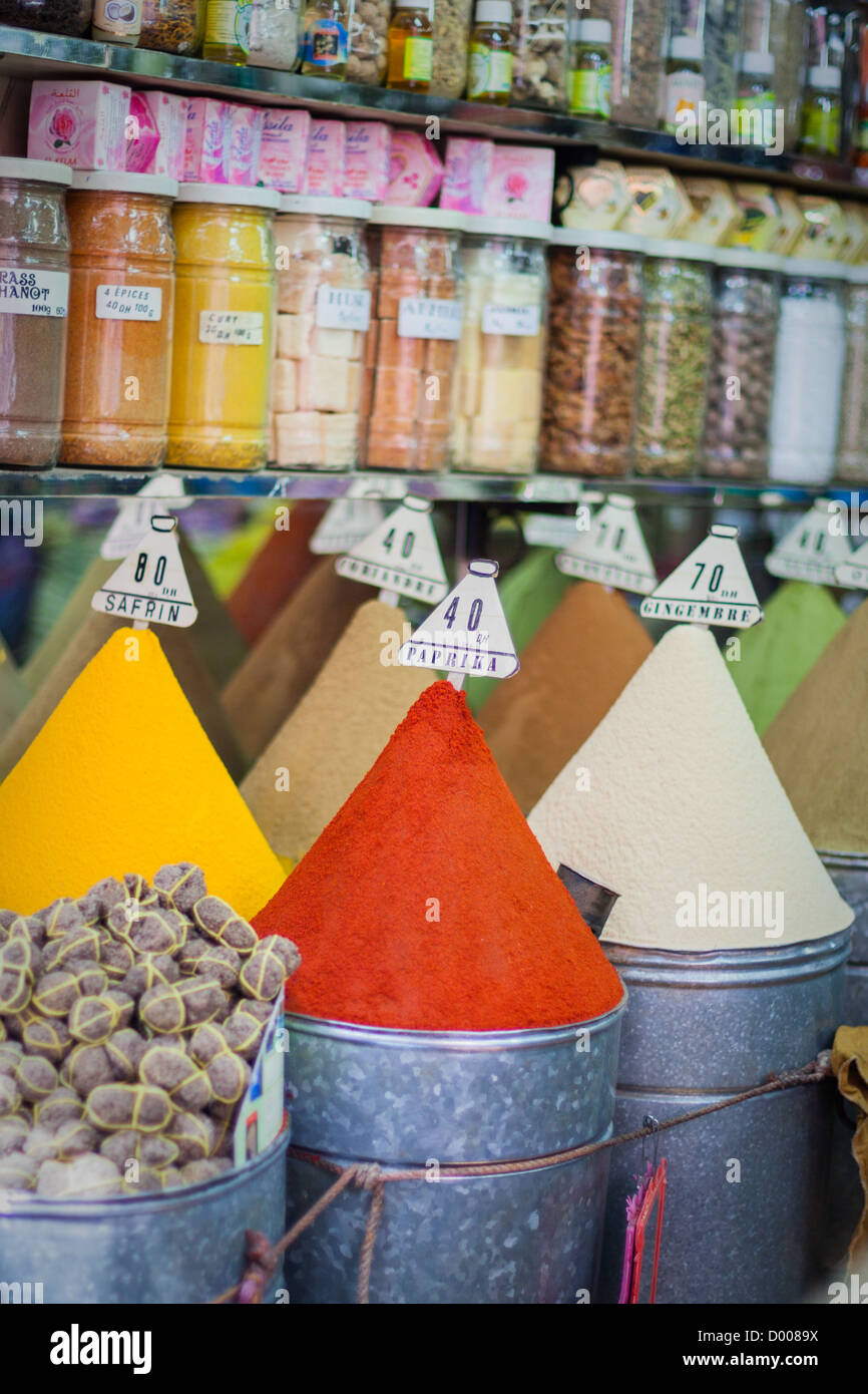 Spezie colorate nel souk di Marrakech Foto Stock