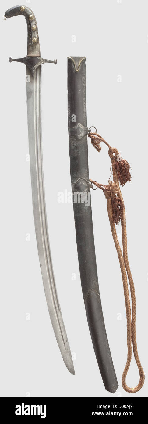 Un importante tankard di Faience di Norimberga, Norimberga, datato 1713.cylindrical tankard fatto da bianco faience.Completely coperto con una sofisticata, perspectivamente dipinto scena salotto con una madre alla culla tra una stufa in maiolica e un baldacchino bed.elaborate pewter montaggi con decorazione a grappolo in rilievo.il coperchio incernierato con una grande leva di palle aperture e Lunetta con cupola di vetro.sotto di essa il monogramma 'COM' e data '1713'.fissaggi di impugnatura di apertura(le radici delle maniglie con crepe),la cerniera con rondelle di ottone sovrapposte.contrassegno di Master,diritti aggiuntivi-giochi-non disponibili Foto Stock